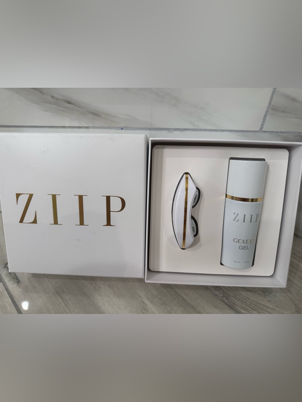 Halo ZIIP GX micro-current facial device with Golden gel